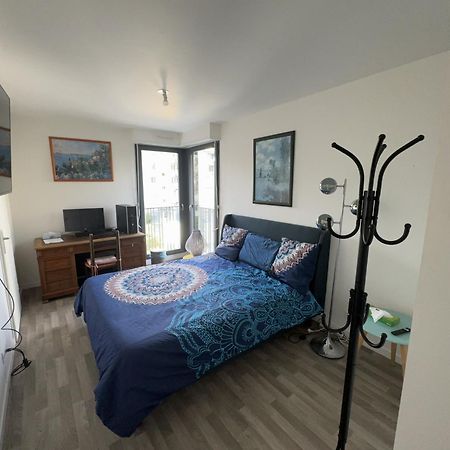 Grande Chambre 14 M2 Avec Salle De Bain Privative A Nanterre Prefecture Proche La Defense Arena Campus Sncf Et Paris Exterior photo