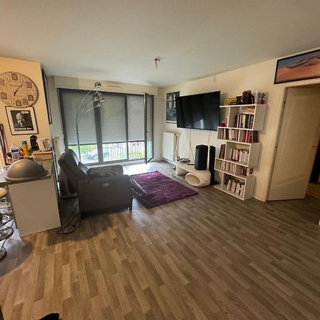 Grande Chambre 14 M2 Avec Salle De Bain Privative A Nanterre Prefecture Proche La Defense Arena Campus Sncf Et Paris Exterior photo